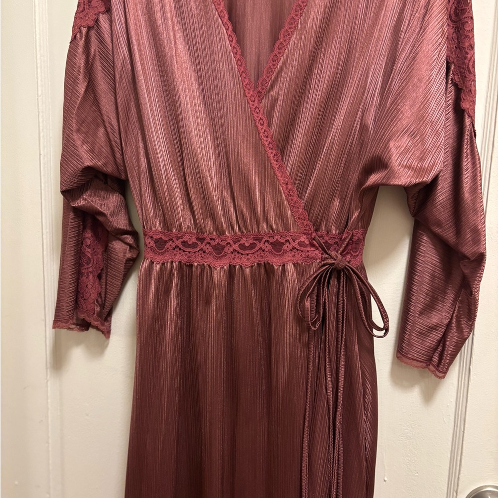 Vintage Burgundy Lace Trim nightgown and Robe
